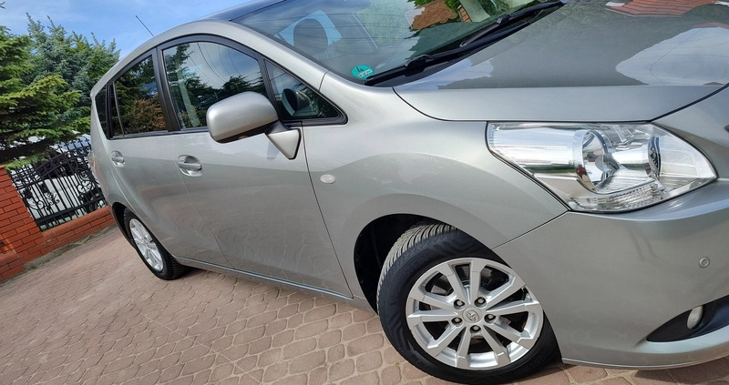 Toyota Verso cena 38999 przebieg: 148000, rok produkcji 2011 z Bydgoszcz małe 407